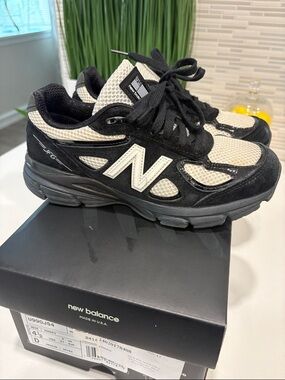 New Balance 990v4